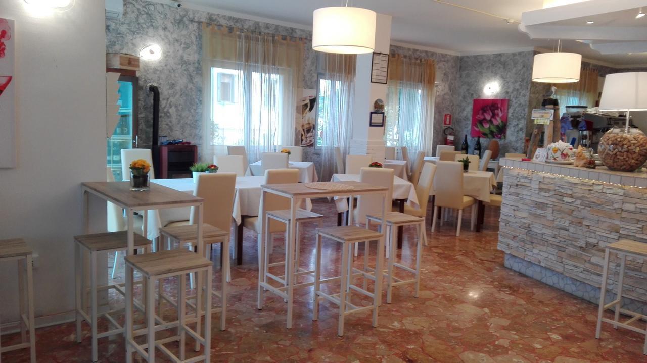 Hotel Irene Lignano Sabbiadoro Esterno foto