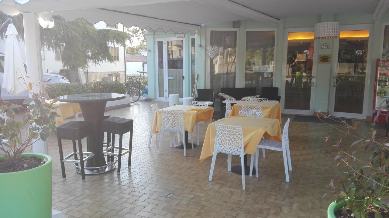 Hotel Irene Lignano Sabbiadoro Esterno foto
