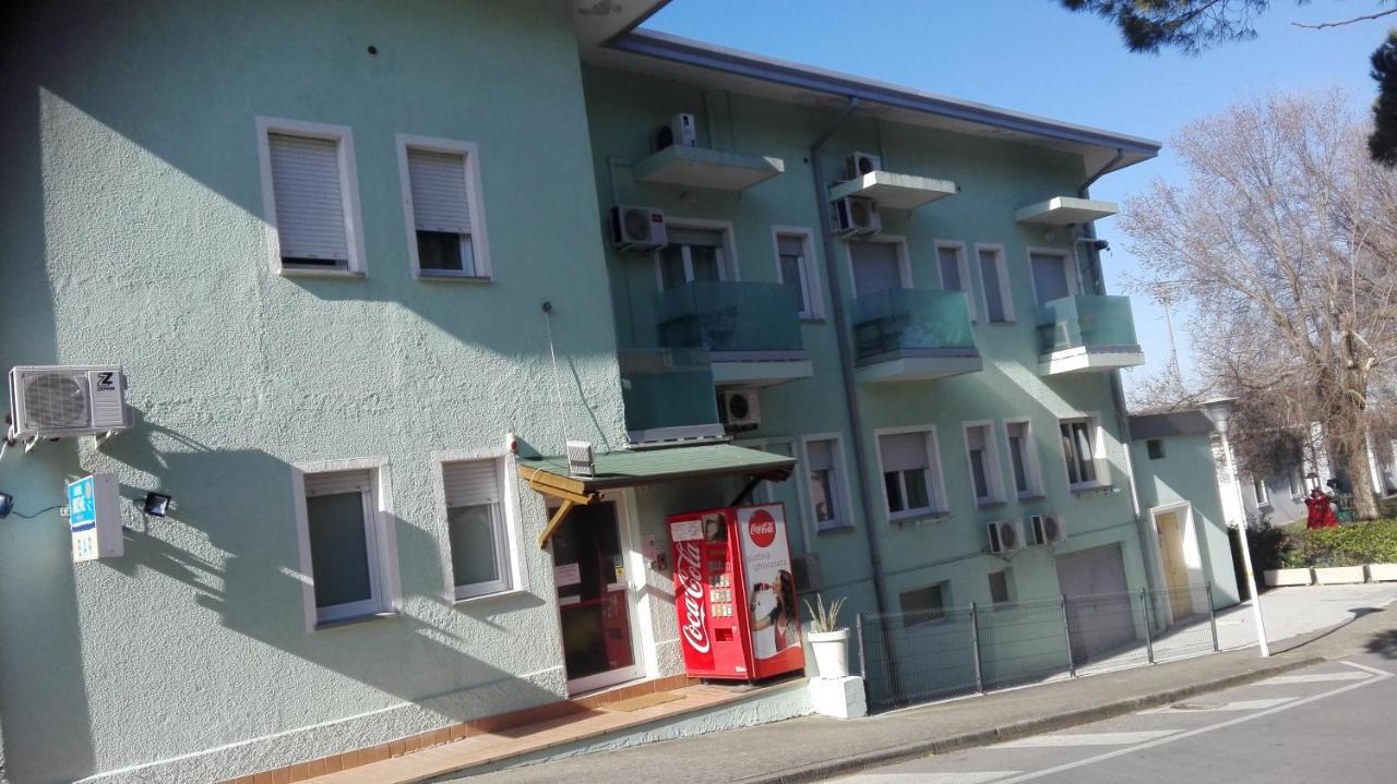 Hotel Irene Lignano Sabbiadoro Esterno foto